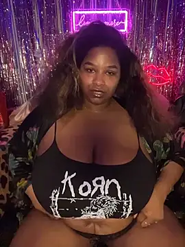 BigFineSelena webcam