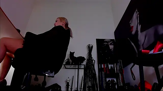 MistressDemi webcam