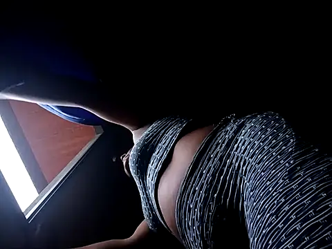 Giselabrunette25 webcam