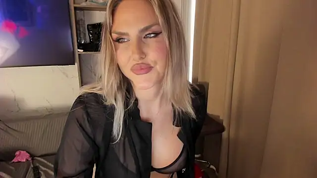 bonerbarbie - BonerBarbie's free webcam - UK Sex Cams