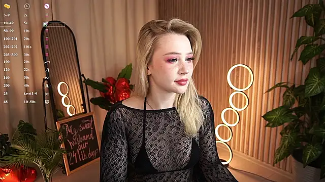 LauraWifeness webcam