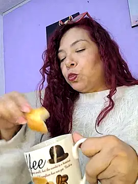 Scarlet_curly8a webcam