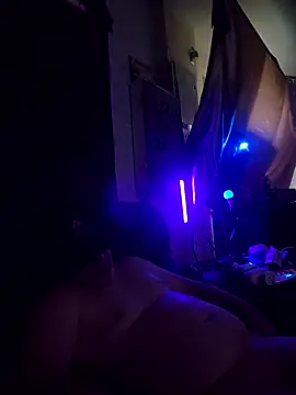 Hotredheadandtoungelasher webcam