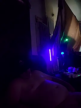 Hotredheadandtoungelasher webcam