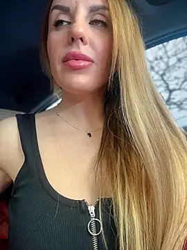 MilfNextDoor20 Live Webcam on Stripchat