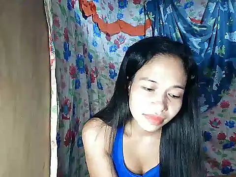PinaySkinnyGirl webcam