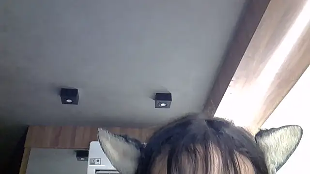 SkinnyKitten Live Webcam on Stripchat