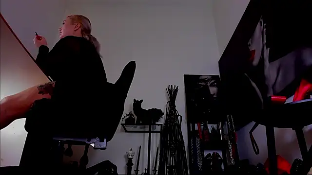 MistressDemi webcam