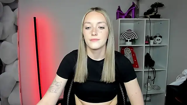EvelynBlond webcam