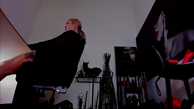 mistressdemi - MistressDemi's free webcam - UK Sex Cams