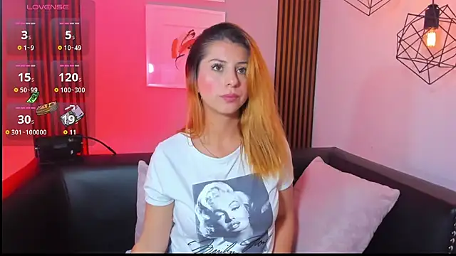 Nahiajhonson_ webcam