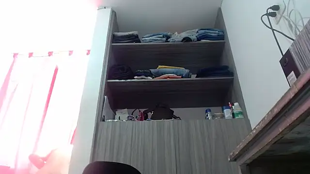 nicolle_milf1978 webcam