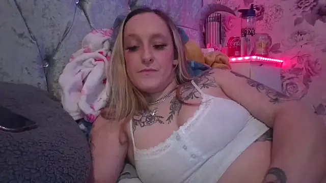 LucyRoseMae webcam
