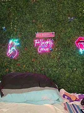 Webcam Model (RenaThickAss)  is live.Free join now!