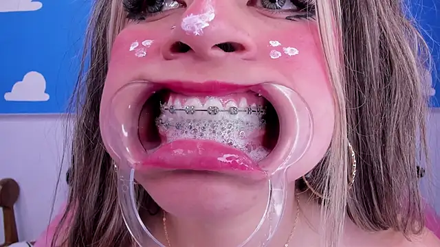 miss__evolet - Miss__evolet's free webcam - UK Sex Cams