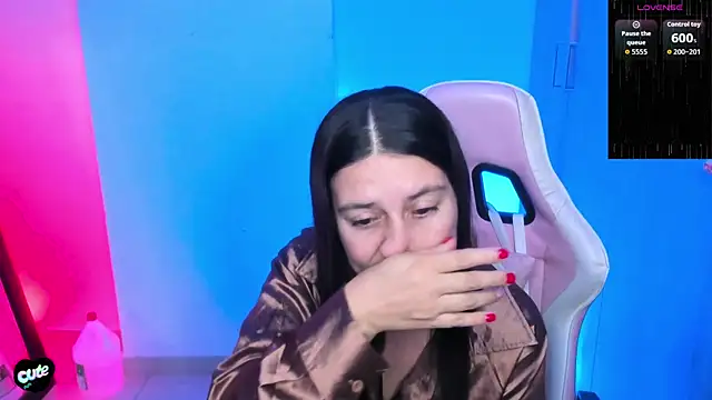 saskyaa - Saskyaa's free webcam - UK Sex Cams