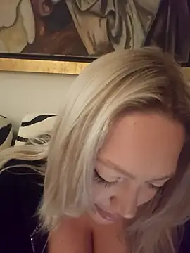 Webcam Model (misstitmouseofficial)  is live.Free join now!