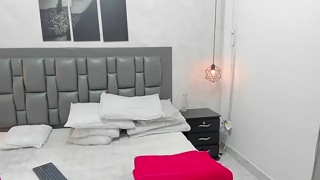 dakota_roussee webcam