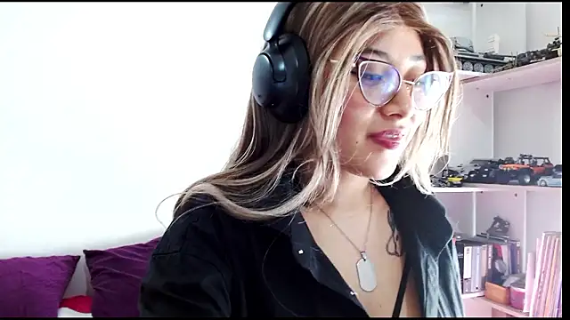 Juliexxxxtasy webcam