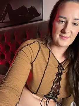 EllaMae Live Webcam on Stripchat