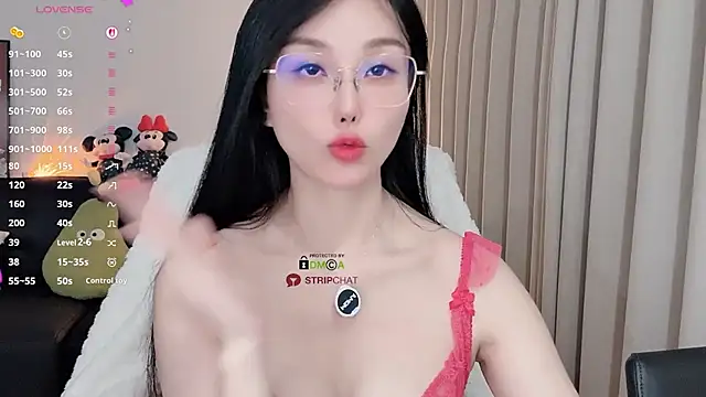 美女Xiatian520_在线直播