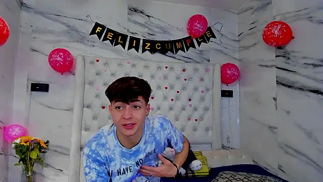 Ari_and_Storm webcam