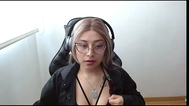 Juliexxxxtasy webcam