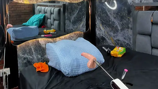 Couple_Gold69 webcam