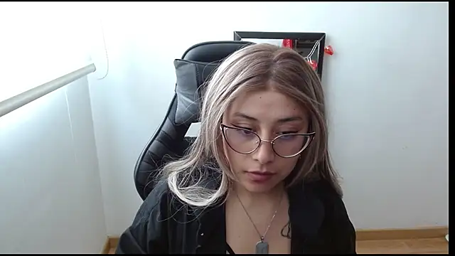 Juliexxxxtasy webcam