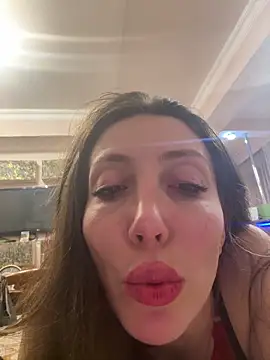 HellaryTourent webcam