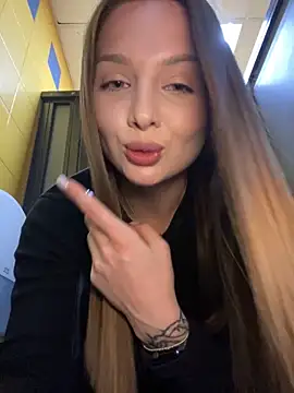 Webcam Model (KrisMagnoly)  is live.Free join now!