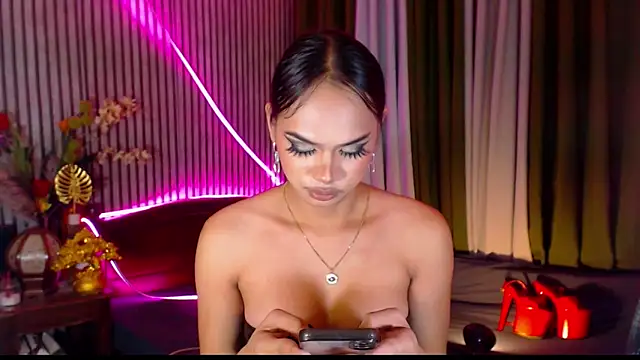 Unforgettablejul... Live Webcam on Stripchat