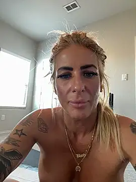 blondiluvsanal webcam