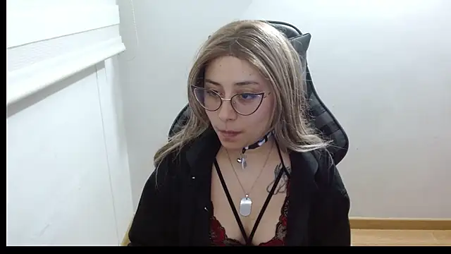 Juliexxxxtasy webcam