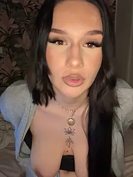 Webcam Model (Leanna92ii)  is live.Free join now!