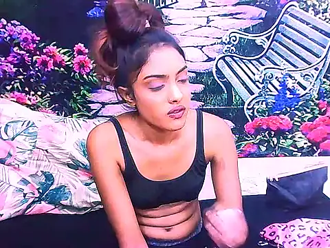 IndianPretty14u2Luv webcam