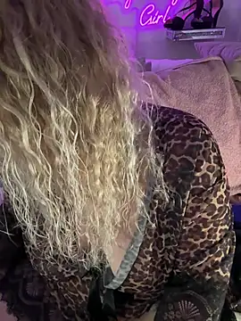 CurvyAnonymousGirl89 webcam