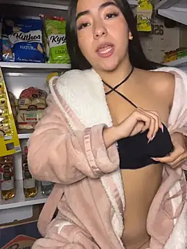 AuroraJohns_Pink webcam