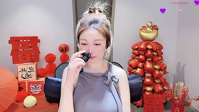 美女YERR0在线直播
