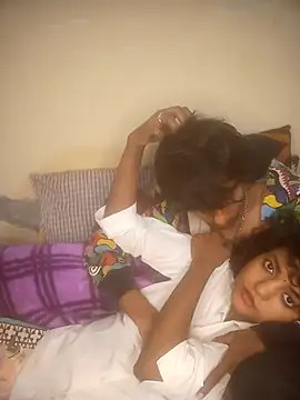 Freakingromance webcam