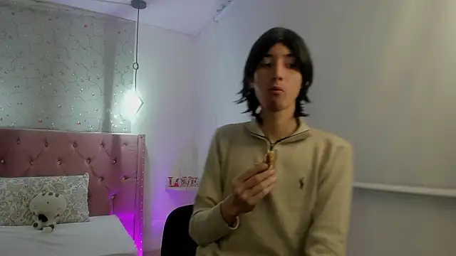 loverisu-coral - Loverisu-coral's free webcam