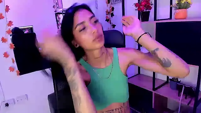 KarlaSlutSkinny__ webcam