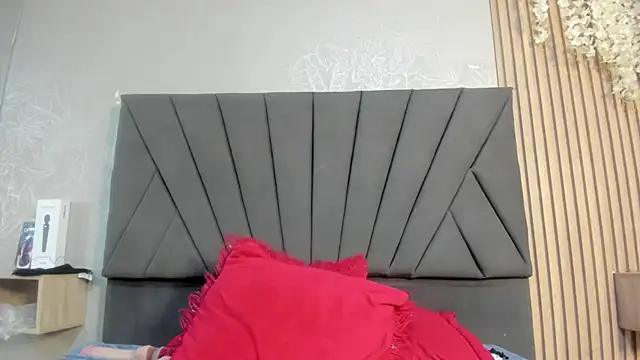 lesliepetit - LesliePetit's free webcam - UK Sex Cams