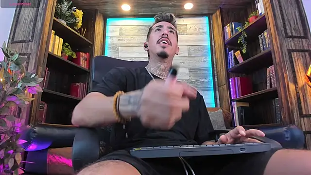 Donovan_Desmond webcam