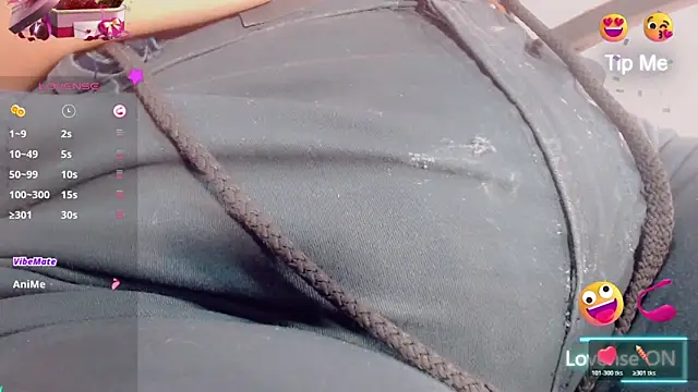 Oriana_braom Live Webcam on Stripchat