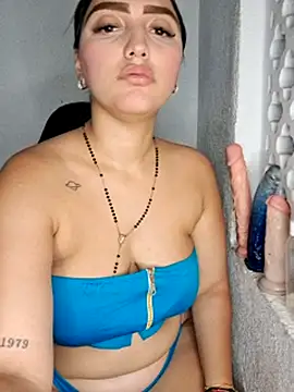 Webcam Model (Mia_em)  is live.Free join now!