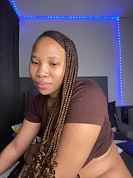 DrippinCaramelCutie webcam