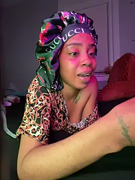 TheRealOshunQueen webcam