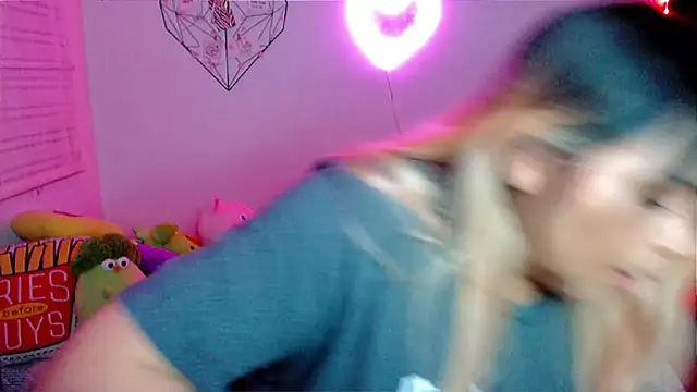 EllieMoonX webcam