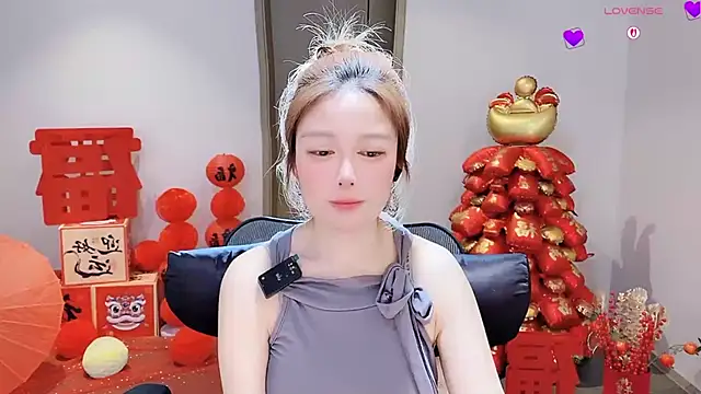 美女YERR0在线直播